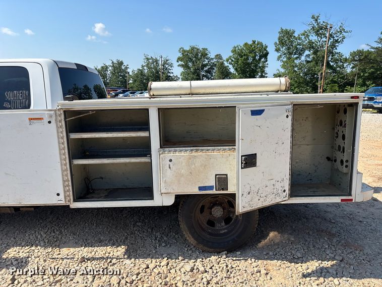 image for item DU6332 2018 RAM 3500 Crew Cab utility bed pickup truck