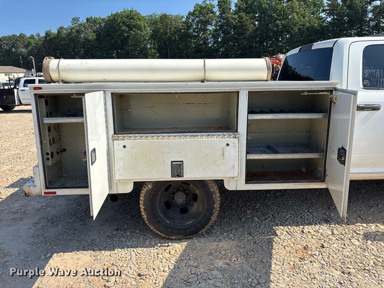 image for item DU6332 2018 RAM 3500 Crew Cab utility bed pickup truck