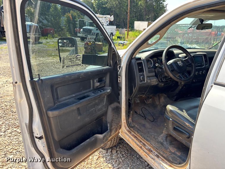 image for item DU6332 2018 RAM 3500 Crew Cab utility bed pickup truck