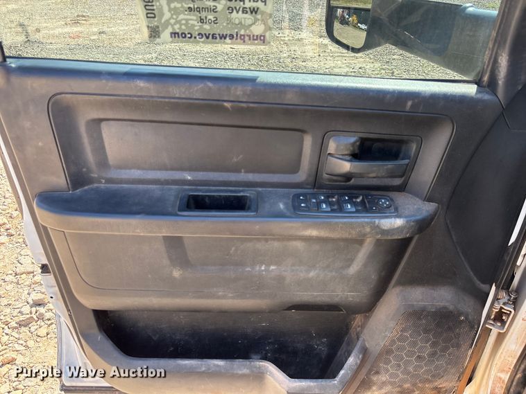 image for item DU6332 2018 RAM 3500 Crew Cab utility bed pickup truck