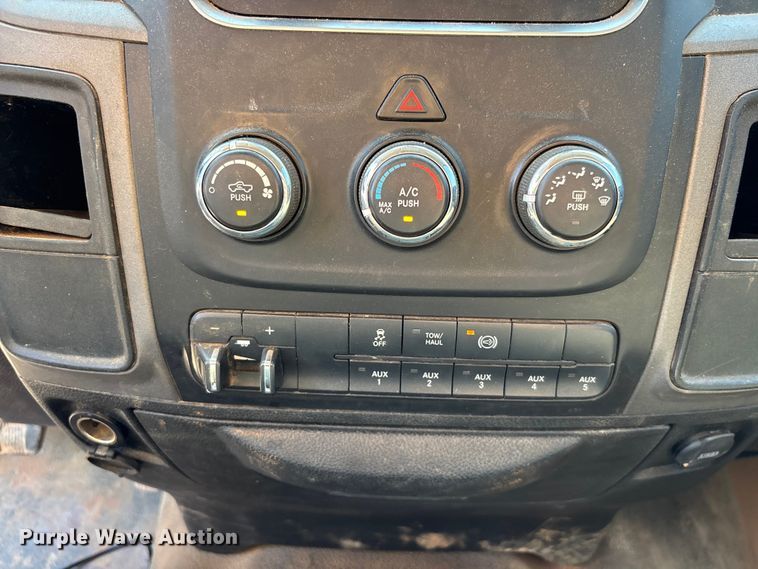 image for item DU6332 2018 RAM 3500 Crew Cab utility bed pickup truck