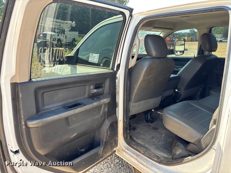 image for item DU6332 2018 RAM 3500 Crew Cab utility bed pickup truck