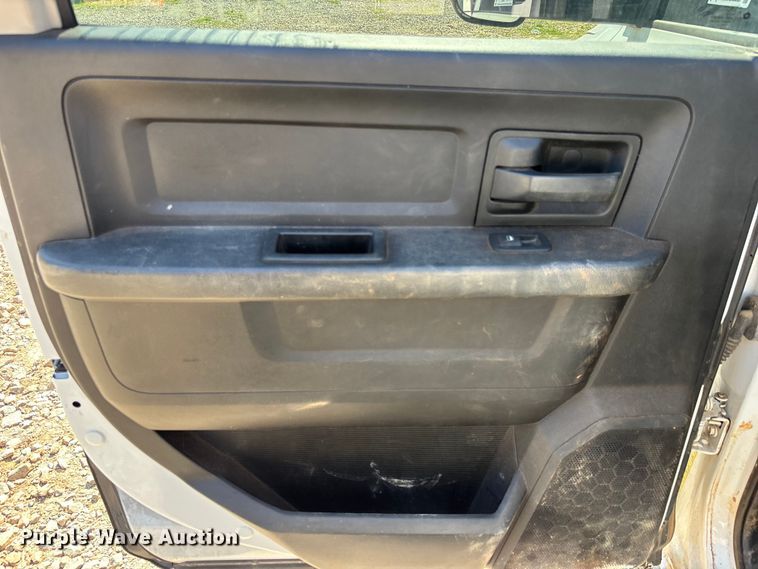 image for item DU6332 2018 RAM 3500 Crew Cab utility bed pickup truck