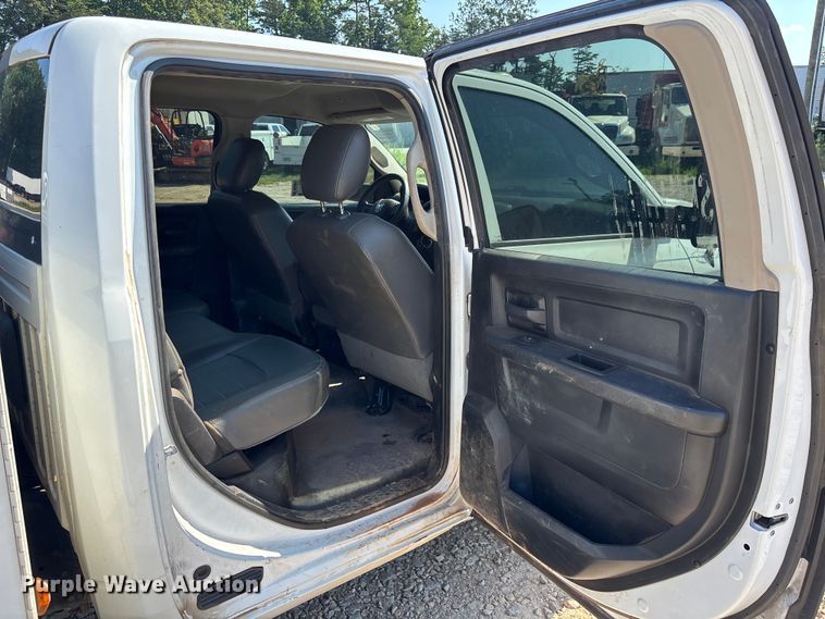 image for item DU6332 2018 RAM 3500 Crew Cab utility bed pickup truck