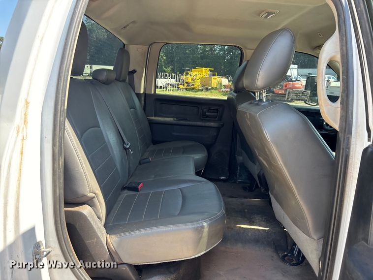 image for item DU6332 2018 RAM 3500 Crew Cab utility bed pickup truck