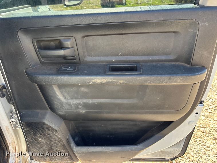 image for item DU6332 2018 RAM 3500 Crew Cab utility bed pickup truck