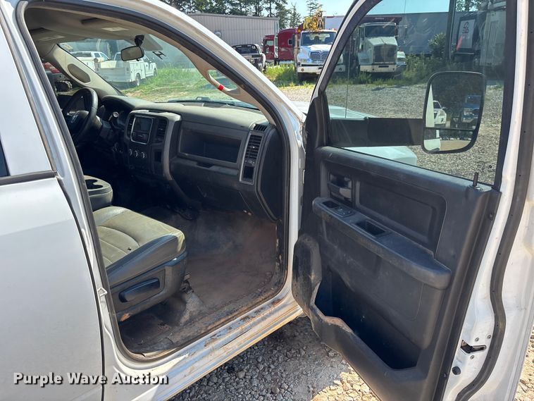 image for item DU6332 2018 RAM 3500 Crew Cab utility bed pickup truck