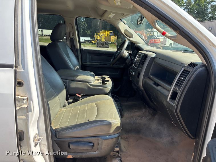image for item DU6332 2018 RAM 3500 Crew Cab utility bed pickup truck