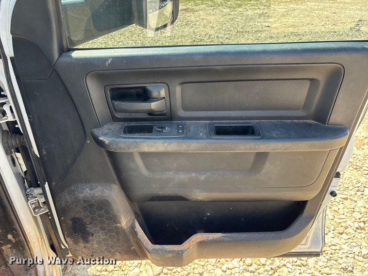 image for item DU6332 2018 RAM 3500 Crew Cab utility bed pickup truck