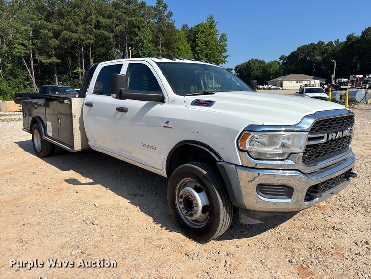 image for item DU6333 2020 RAM 5500 Crew Cab flatbed truck
