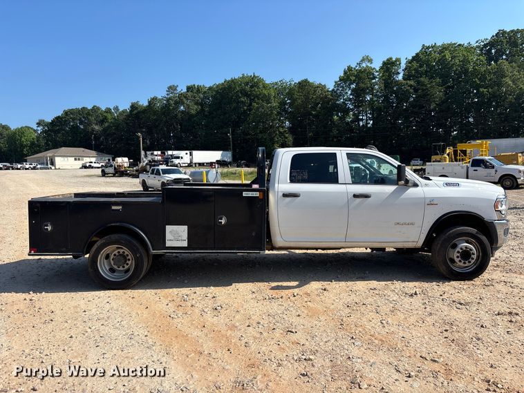 image for item DU6333 2020 RAM 5500 Crew Cab flatbed truck