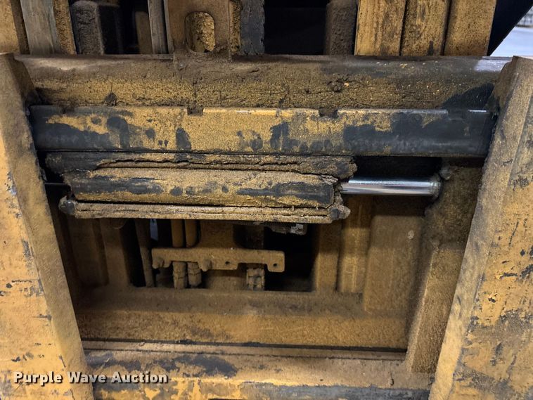 image for item DU6353 Yale GLC050TFNUAE084 forklift