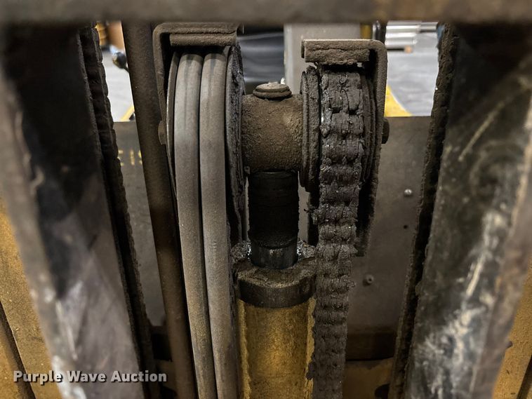 image for item DU6353 Yale GLC050TFNUAE084 forklift