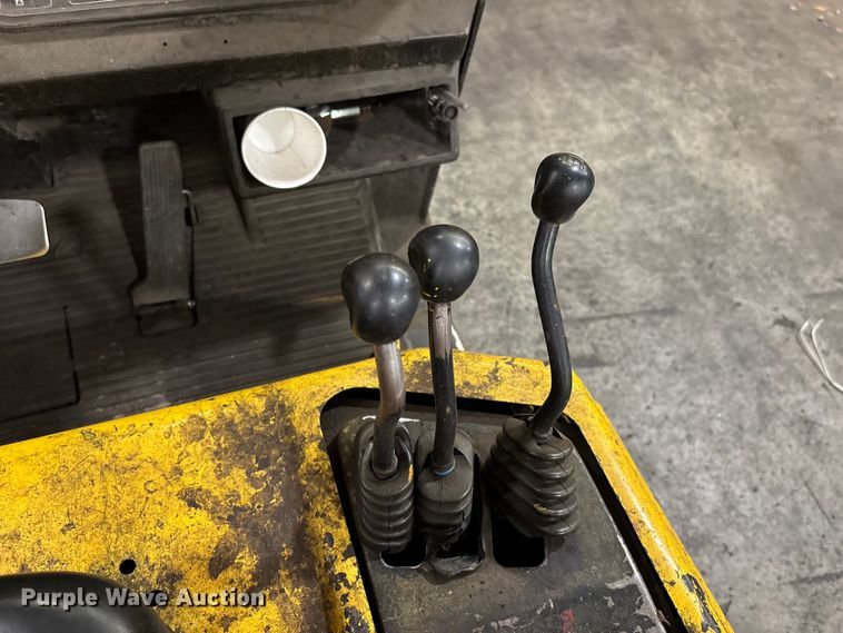 image for item DU6353 Yale GLC050TFNUAE084 forklift
