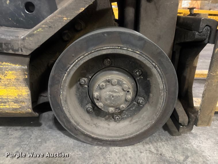 image for item DU6353 Yale GLC050TFNUAE084 forklift