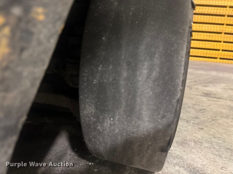 image for item DU6353 Yale GLC050TFNUAE084 forklift