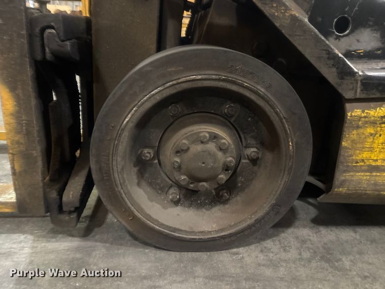 image for item DU6353 Yale GLC050TFNUAE084 forklift