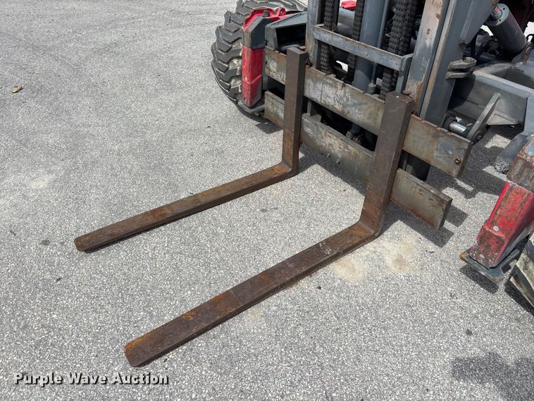 image for item DU6372 2013 Moffet M55 forklift