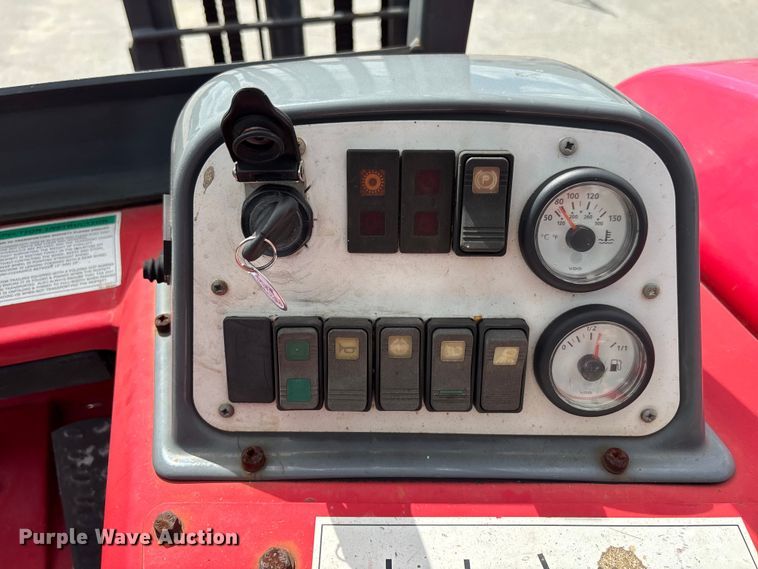 image for item DU6372 2013 Moffet M55 forklift