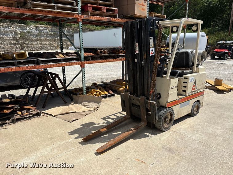 image for item DV4390 Allis Chalmers ACC30 forklift