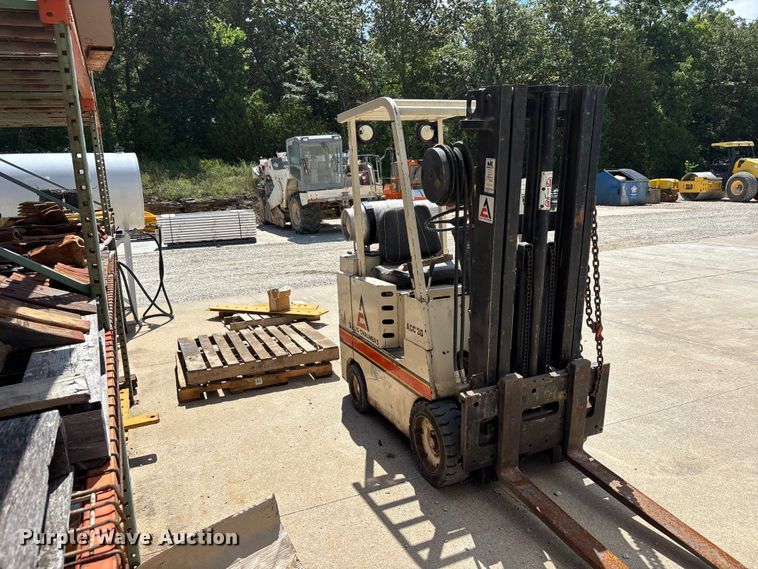 image for item DV4390 Allis Chalmers ACC30 forklift