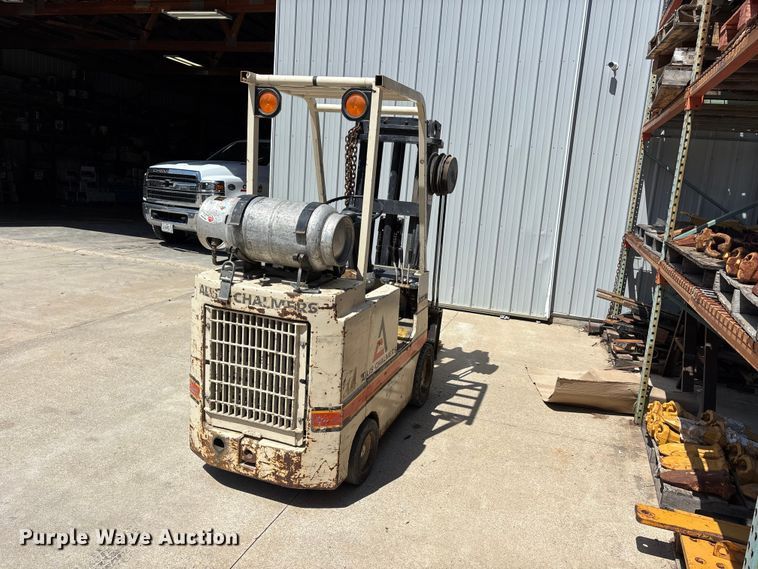image for item DV4390 Allis Chalmers ACC30 forklift