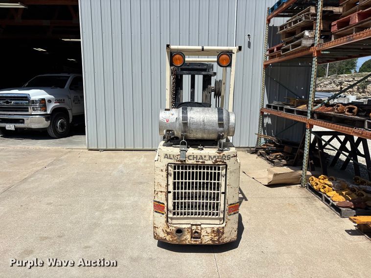 image for item DV4390 Allis Chalmers ACC30 forklift