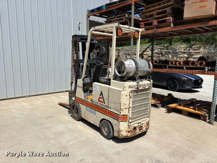image for item DV4390 Allis Chalmers ACC30 forklift
