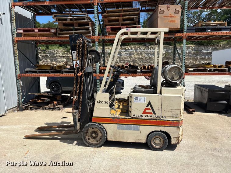 image for item DV4390 Allis Chalmers ACC30 forklift