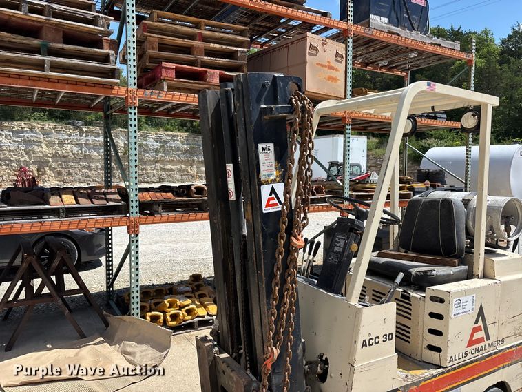 image for item DV4390 Allis Chalmers ACC30 forklift