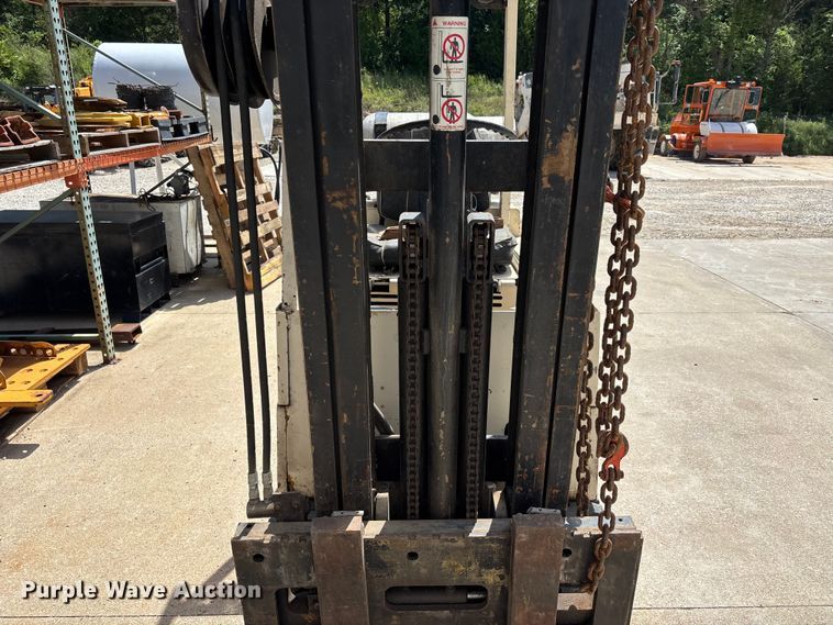 image for item DV4390 Allis Chalmers ACC30 forklift