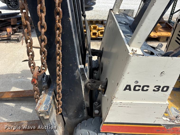 image for item DV4390 Allis Chalmers ACC30 forklift