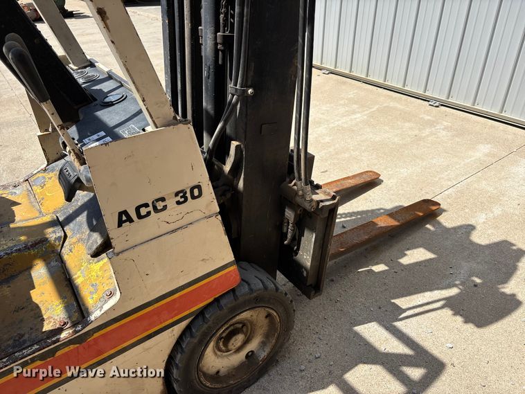 image for item DV4390 Allis Chalmers ACC30 forklift