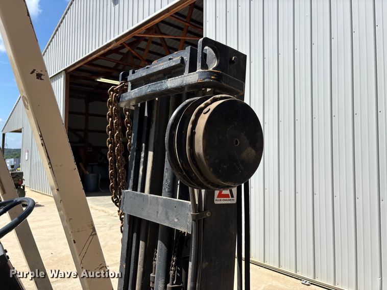 image for item DV4390 Allis Chalmers ACC30 forklift