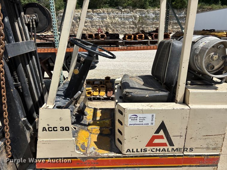 image for item DV4390 Allis Chalmers ACC30 forklift