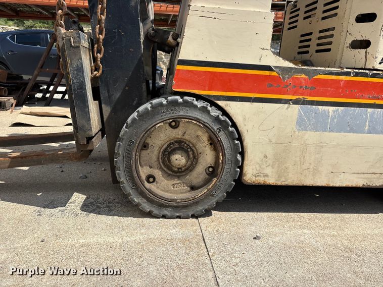 image for item DV4390 Allis Chalmers ACC30 forklift