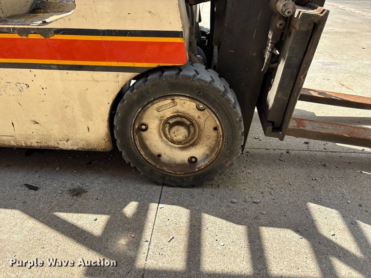 image for item DV4390 Allis Chalmers ACC30 forklift