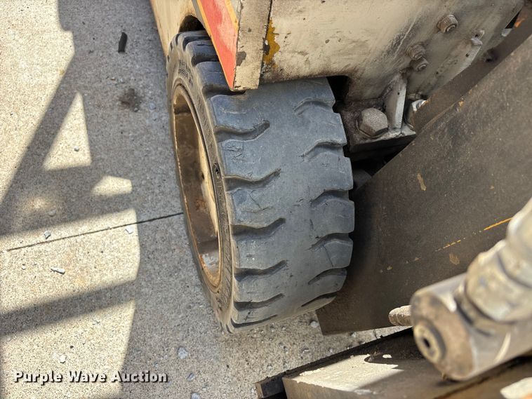 image for item DV4390 Allis Chalmers ACC30 forklift