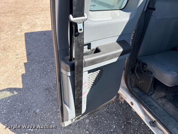 image for item DZ5384 2016 Ford F250 Super Duty Ext. Cab pickup truck