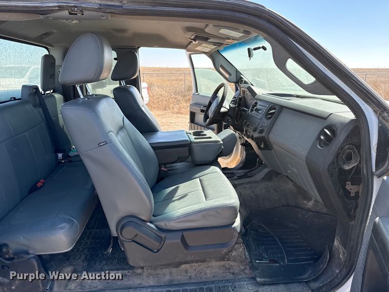 image for item DZ5384 2016 Ford F250 Super Duty Ext. Cab pickup truck