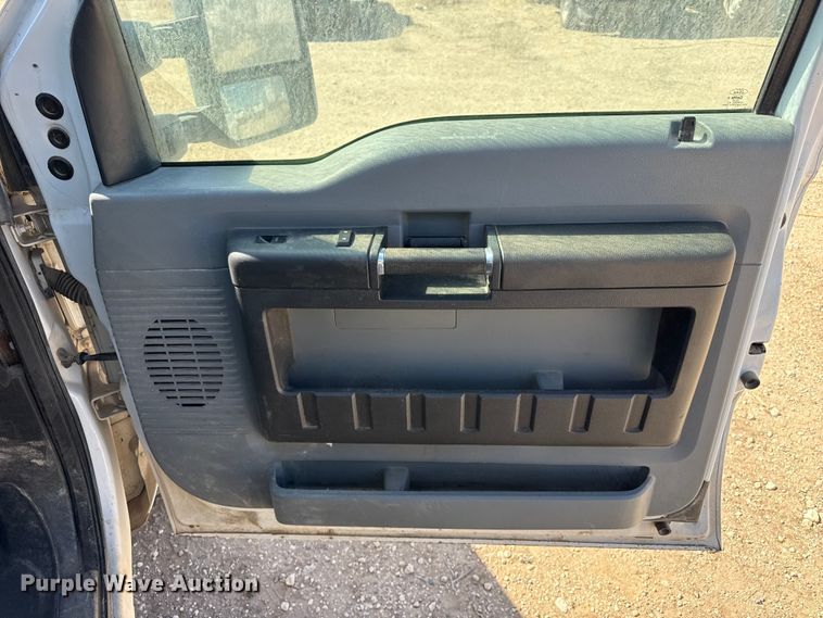 image for item DZ5384 2016 Ford F250 Super Duty Ext. Cab pickup truck