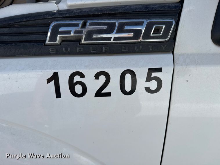 image for item DZ5384 2016 Ford F250 Super Duty Ext. Cab pickup truck