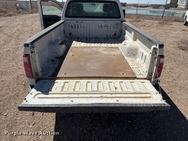 image for item DZ5385 2016 Ford F250 Super Duty Ext. Cab pickup truck