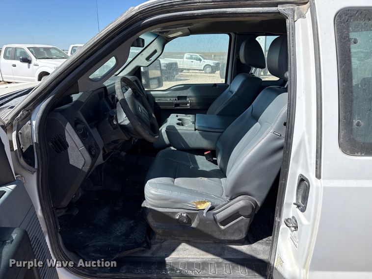 image for item DZ5385 2016 Ford F250 Super Duty Ext. Cab pickup truck