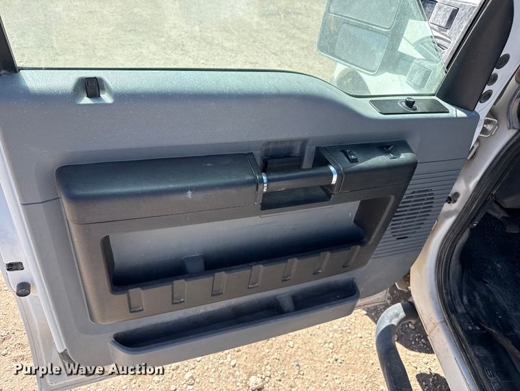 image for item DZ5385 2016 Ford F250 Super Duty Ext. Cab pickup truck
