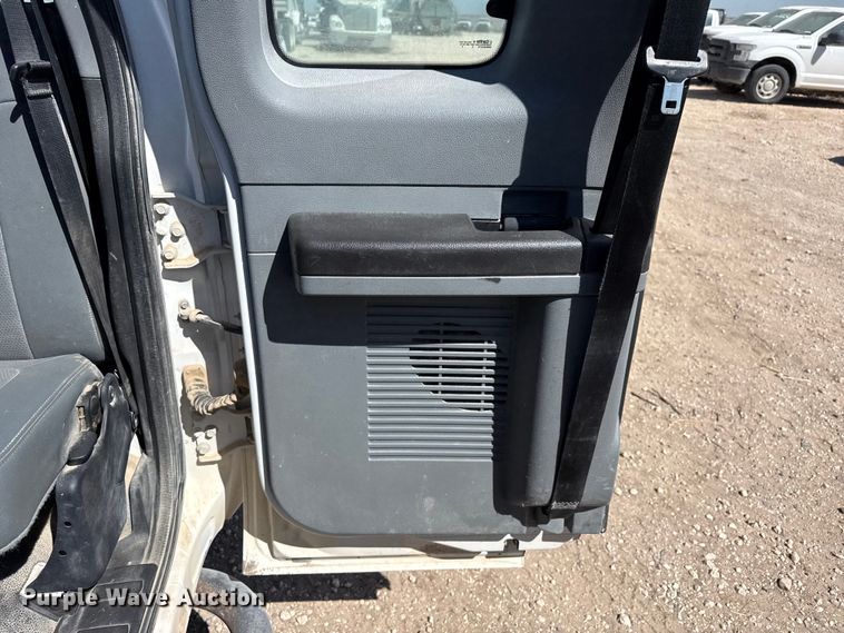 image for item DZ5385 2016 Ford F250 Super Duty Ext. Cab pickup truck