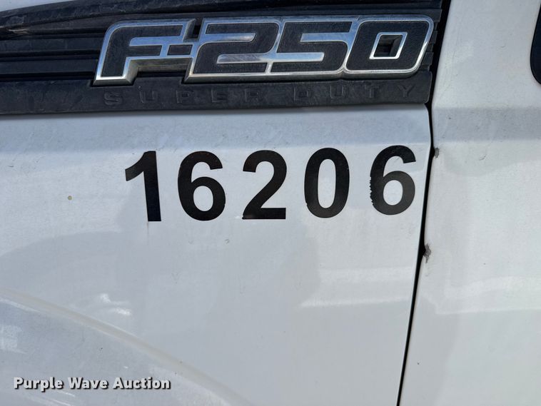 image for item DZ5385 2016 Ford F250 Super Duty Ext. Cab pickup truck