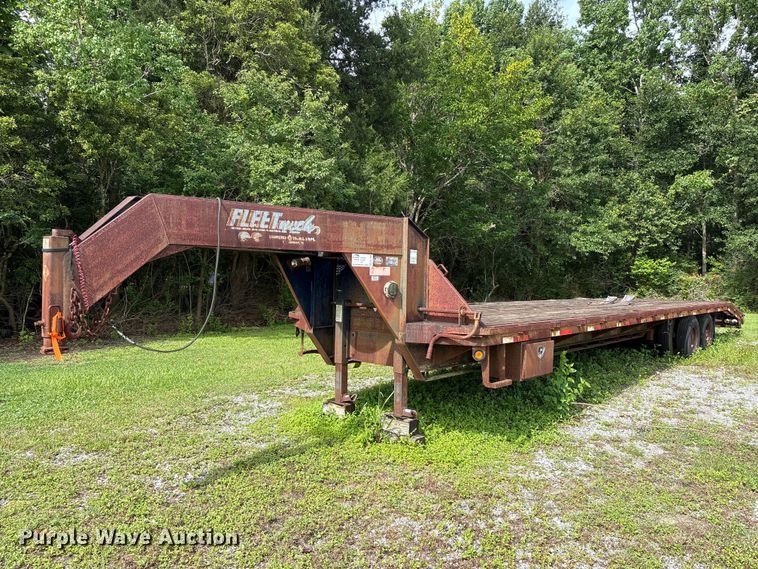 image for item EA7295 1998 Diamond C Fleetneck equipment trailer