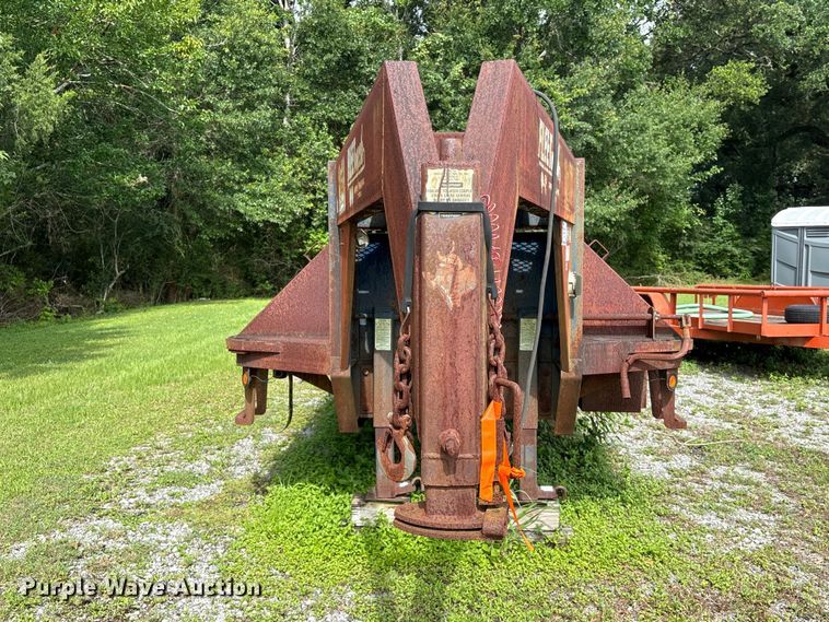 image for item EA7295 1998 Diamond C Fleetneck equipment trailer