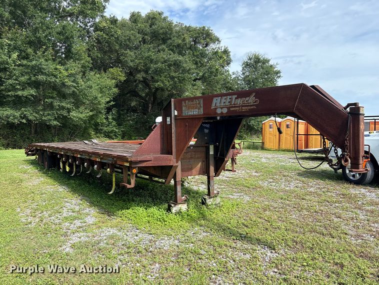 image for item EA7295 1998 Diamond C Fleetneck equipment trailer